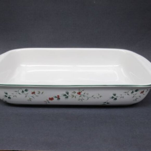 Pfaltzgraff China WINTERBERRY WINTER BERRY 13 3/4 inch Rectangular Bake Dish - Picture 1 of 5